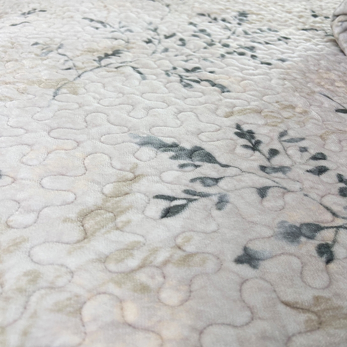 91家纺网 家纺一手货源 找家纺 梦柏家纺 2025新款牛奶绒夹棉床盖四件套 绿荫