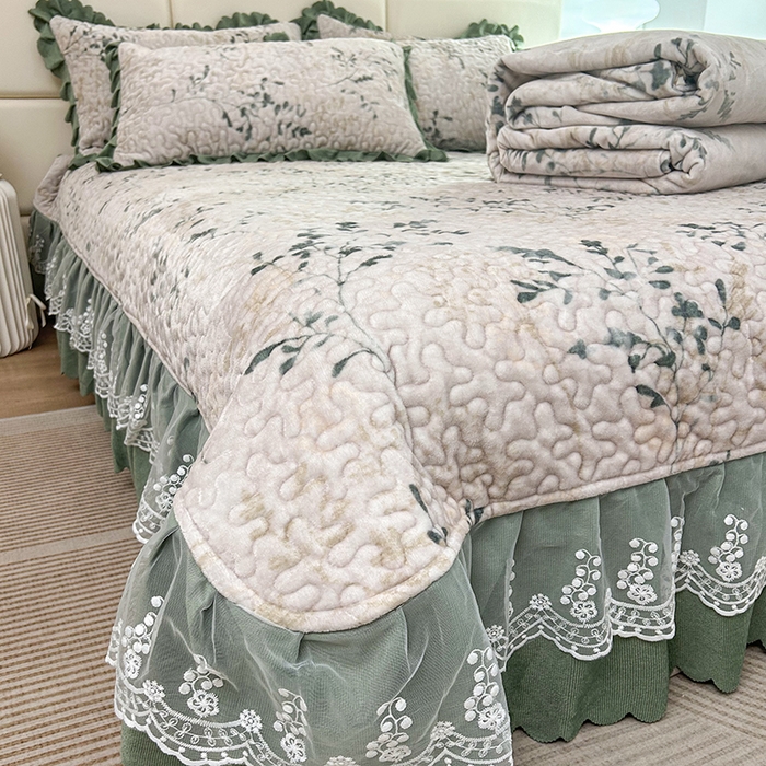 91家纺网 家纺一手货源 找家纺 梦柏家纺 2025新款牛奶绒夹棉床盖四件套 绿荫