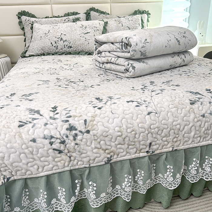 91家纺网 家纺一手货源 找家纺 梦柏家纺 2025新款牛奶绒夹棉床盖四件套 绿荫