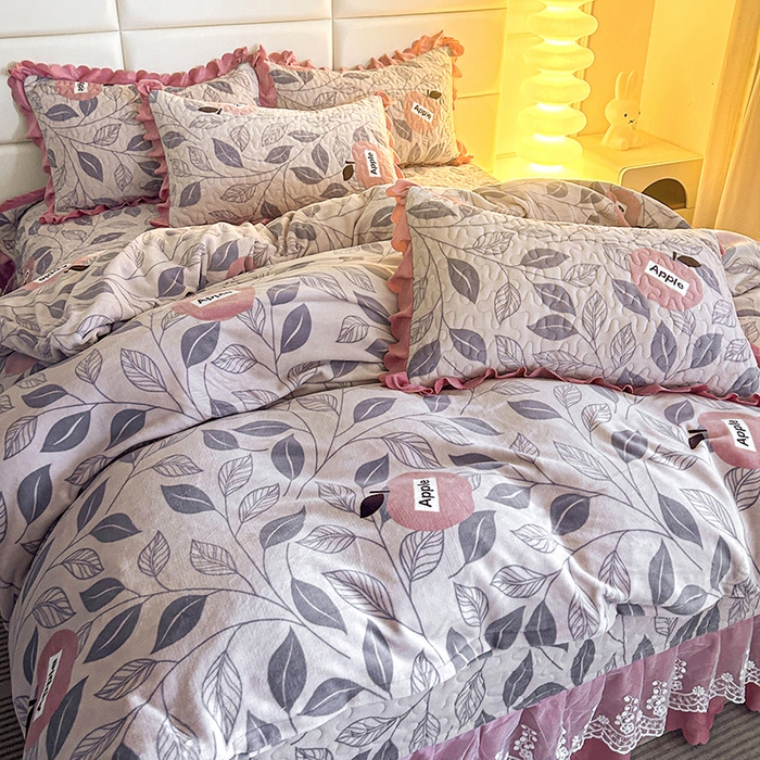 91家纺网 家纺一手货源 找家纺 梦柏家纺 2025新款牛奶绒夹棉床盖四件套 伦伯特