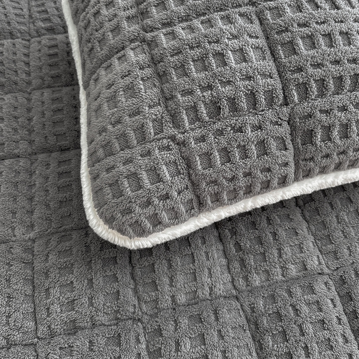 91家纺网 家纺一手货源 找家纺 喜居 2025新款A类华夫格舒棉绒床垫学生床垫床褥子 暖灰