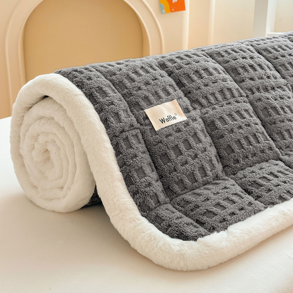 91家纺网 家纺一手货源 找家纺 喜居 2025新款A类华夫格舒棉绒床垫学生床垫床褥子 暖灰