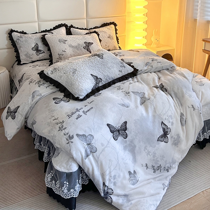 91家纺网 家纺一手货源 找家纺 梦柏家纺 2025新款牛奶绒夹棉床盖四件套 梦蝶