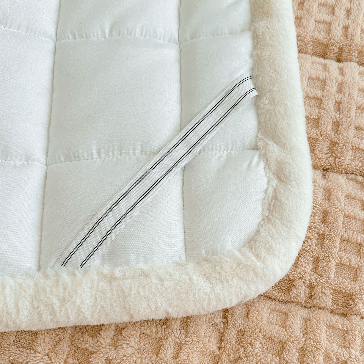 91家纺网 家纺一手货源 找家纺 喜居 2025新款A类华夫格舒棉绒床垫学生床垫床褥子 浅驼