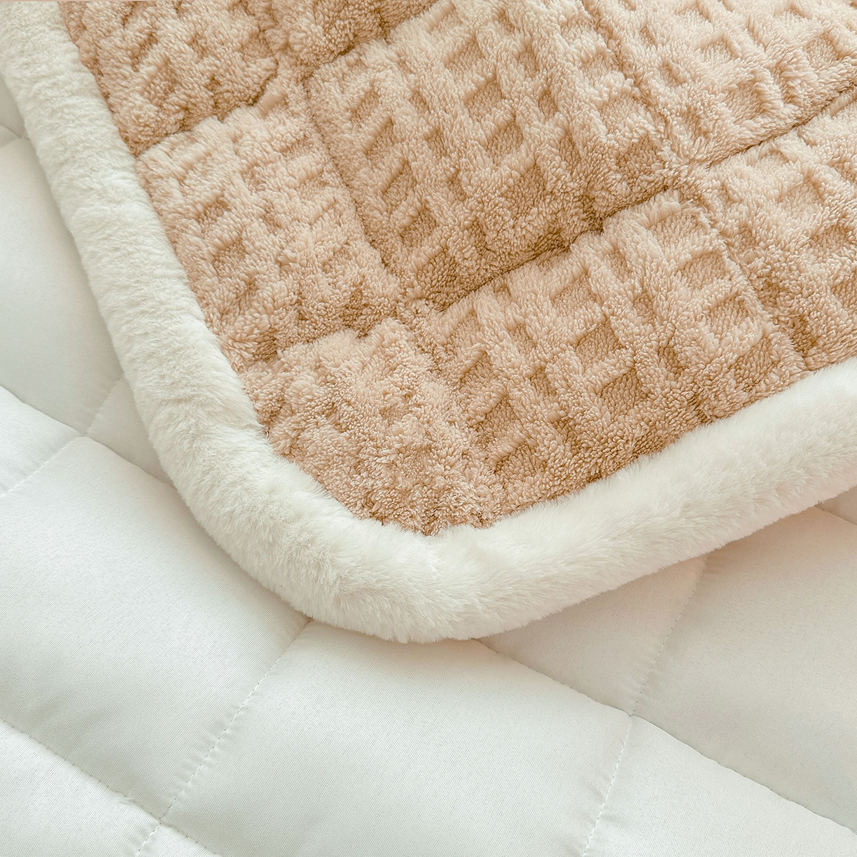 91家纺网 家纺一手货源 找家纺 喜居 2025新款A类华夫格舒棉绒床垫学生床垫床褥子 浅驼