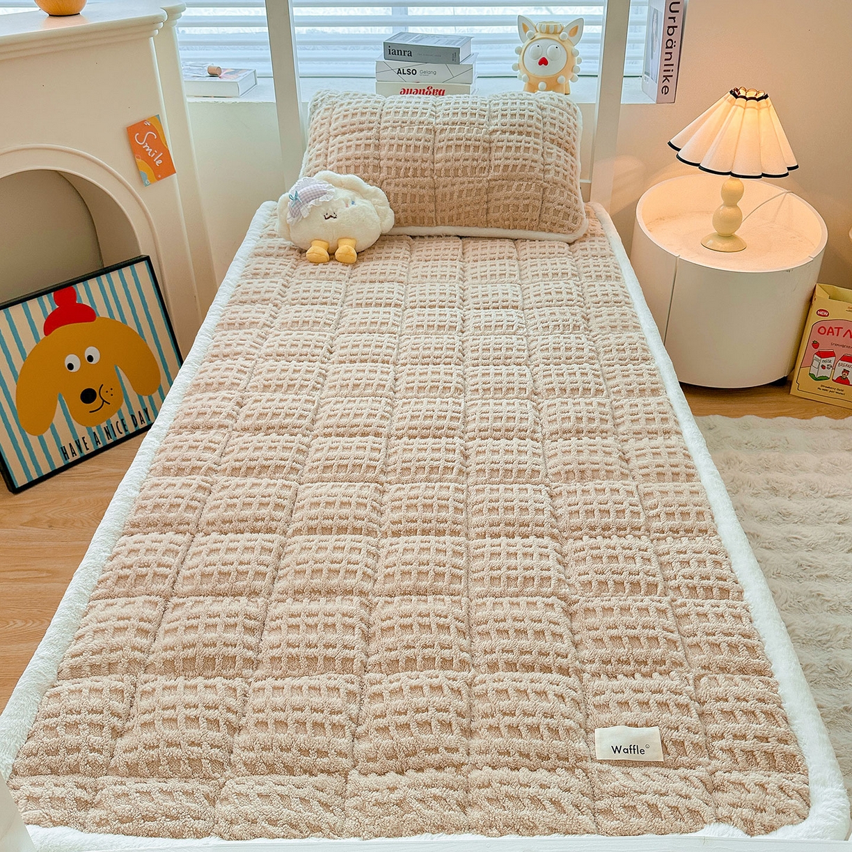 91家纺网 家纺一手货源 找家纺 喜居 2025新款A类华夫格舒棉绒床垫学生床垫床褥子 浅驼