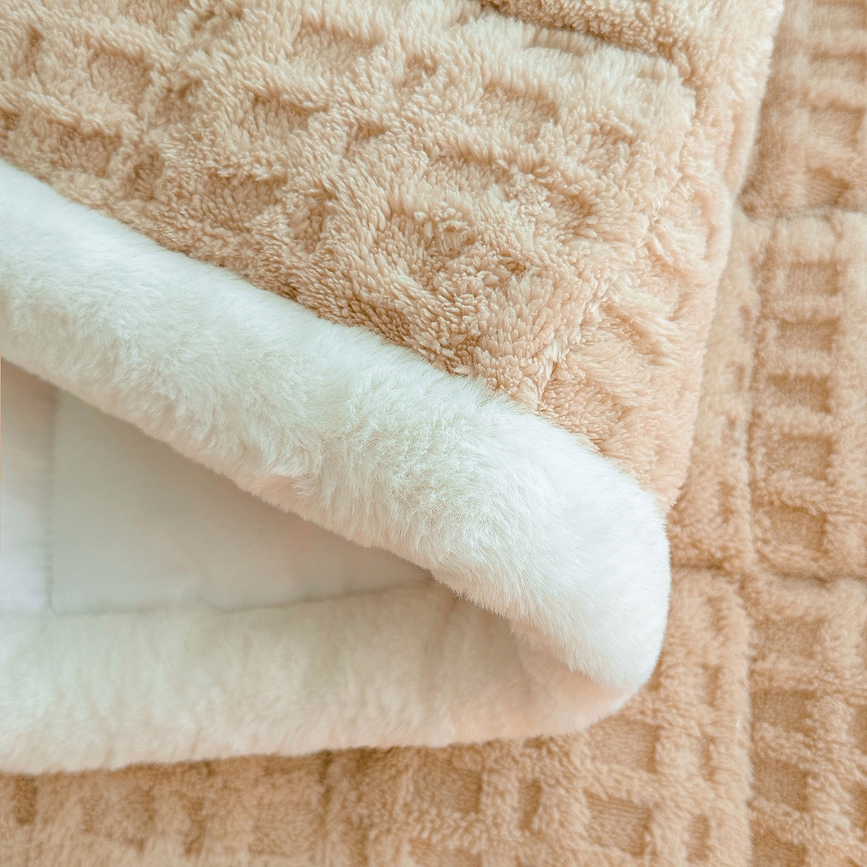 91家纺网 家纺一手货源 找家纺 喜居 2025新款A类华夫格舒棉绒床垫学生床垫床褥子 浅驼