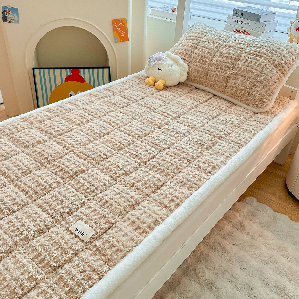 91家纺网 家纺一手货源 找家纺 喜居 2025新款A类华夫格舒棉绒床垫学生床垫床褥子 浅驼