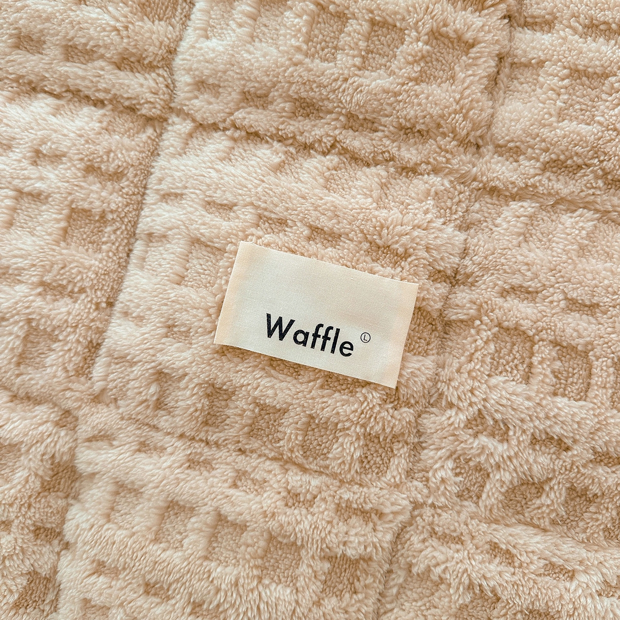 91家纺网 家纺一手货源 找家纺 喜居 2025新款A类华夫格舒棉绒床垫学生床垫床褥子 浅驼