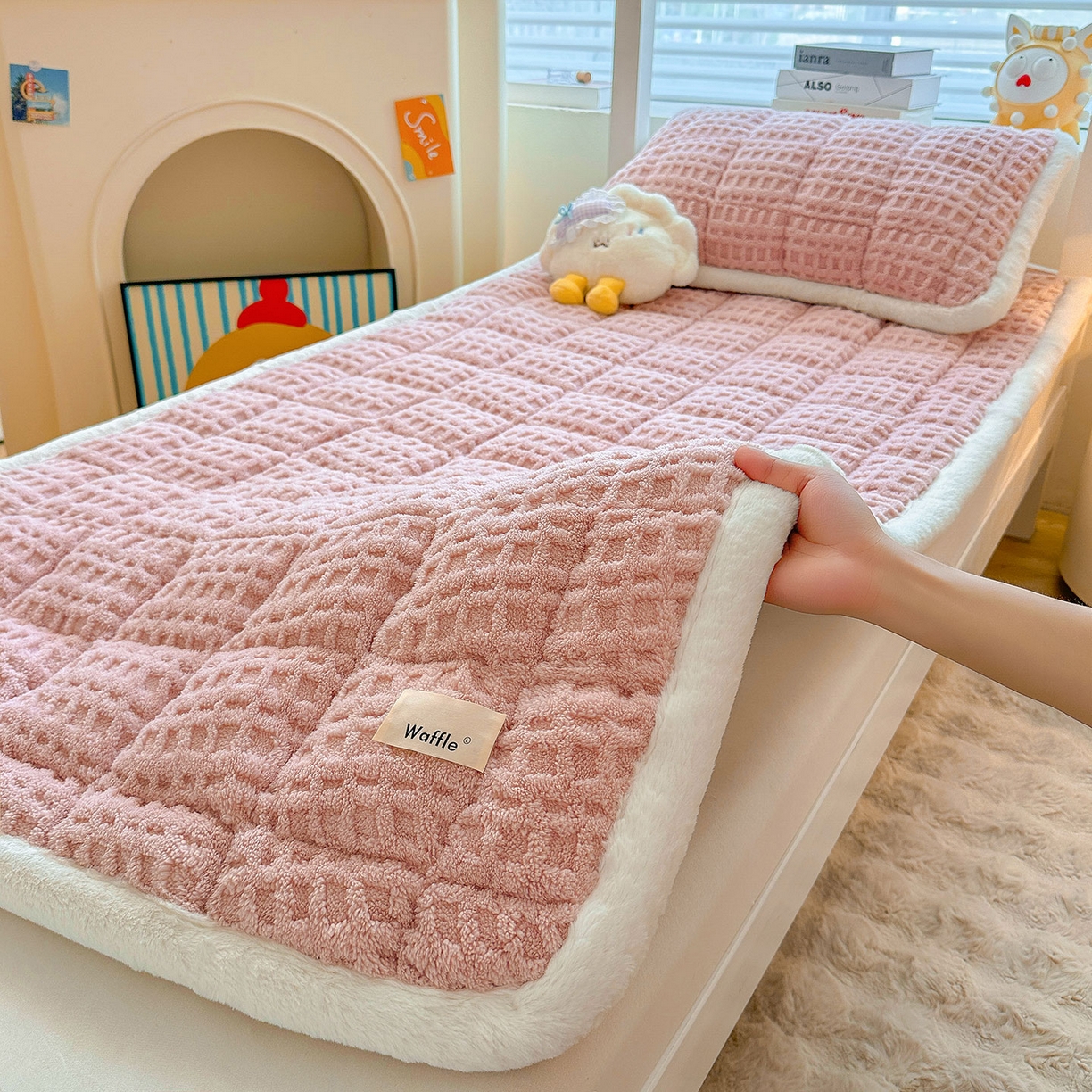 91家纺网 家纺一手货源 找家纺 喜居 2025新款A类华夫格舒棉绒床垫学生床垫床褥子 柔粉