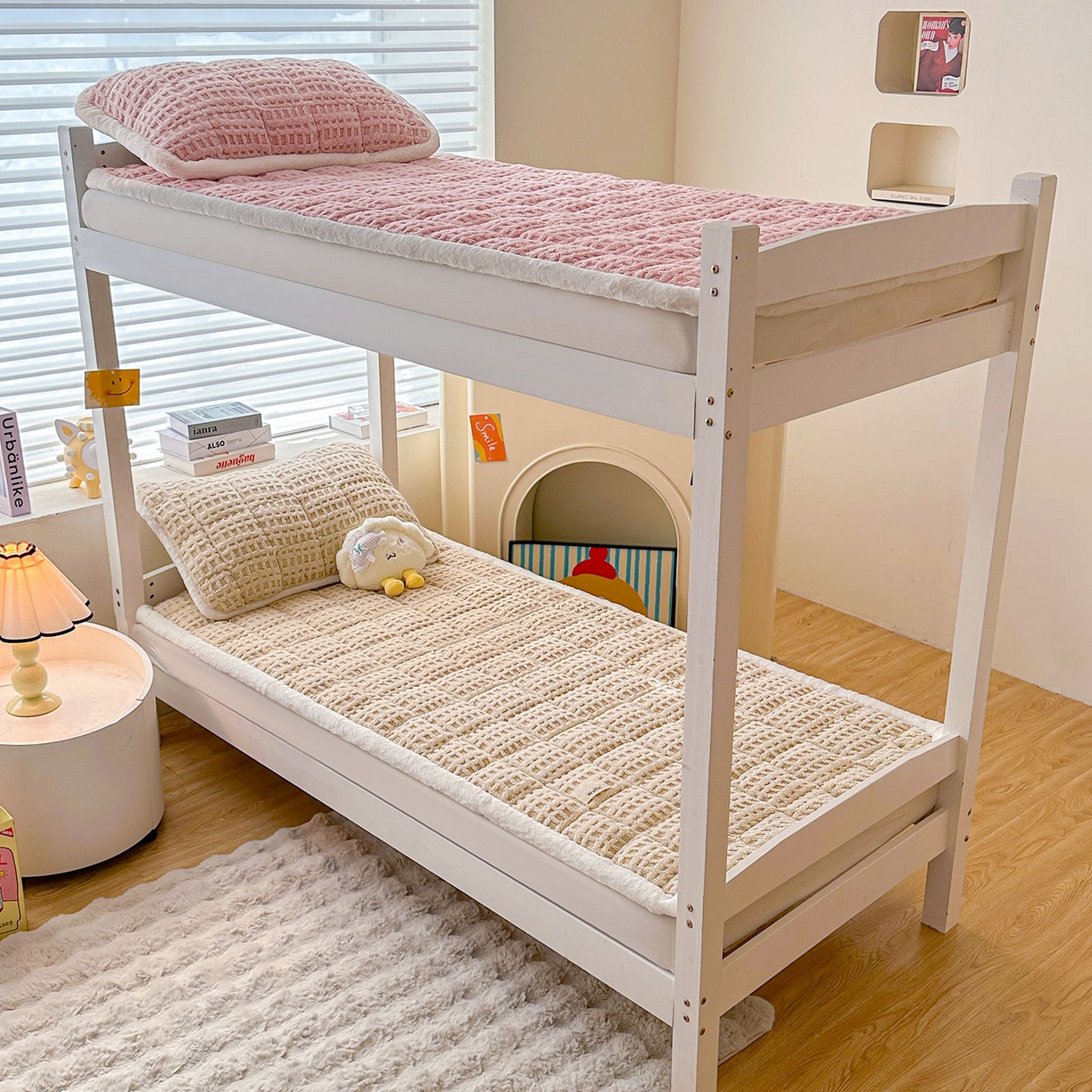 91家纺网 家纺一手货源 找家纺 喜居 2025新款A类华夫格舒棉绒床垫学生床垫床褥子 柔粉