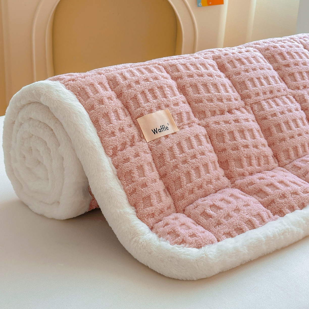 91家纺网 家纺一手货源 找家纺 喜居 2025新款A类华夫格舒棉绒床垫学生床垫床褥子 柔粉