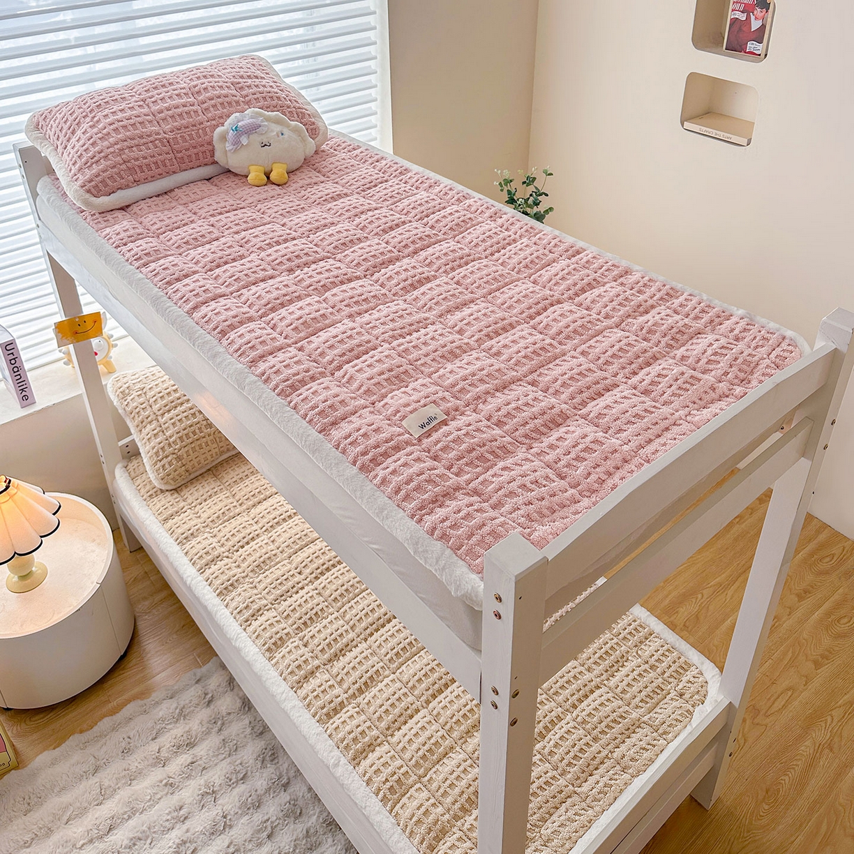 91家纺网 家纺一手货源 找家纺 喜居 2025新款A类华夫格舒棉绒床垫学生床垫床褥子 柔粉