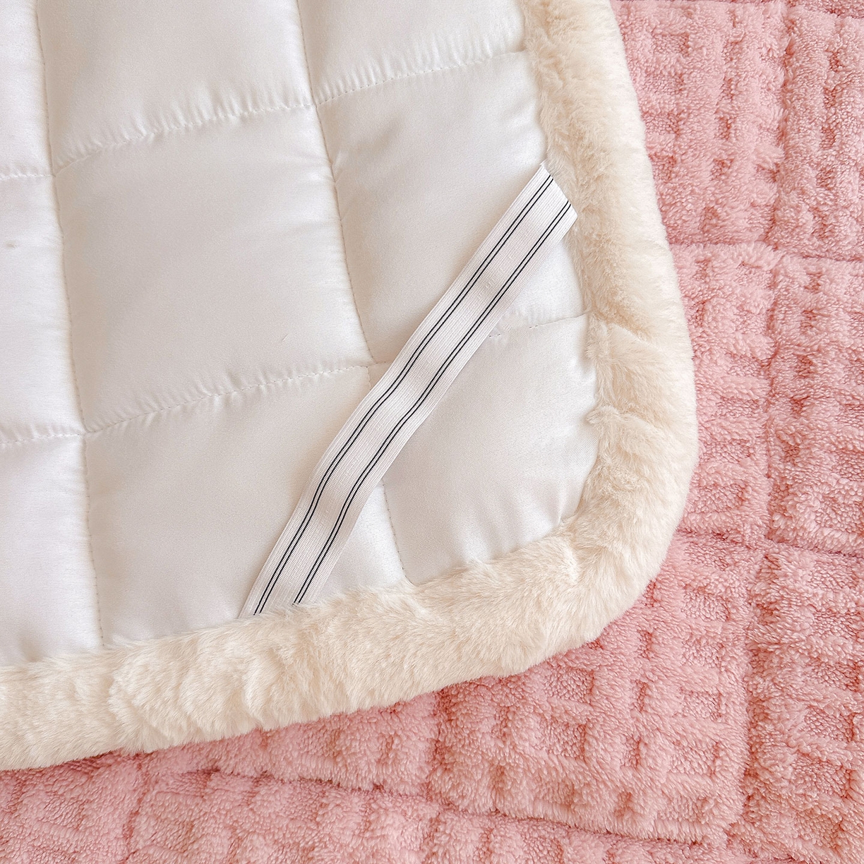 91家纺网 家纺一手货源 找家纺 喜居 2025新款A类华夫格舒棉绒床垫学生床垫床褥子 柔粉