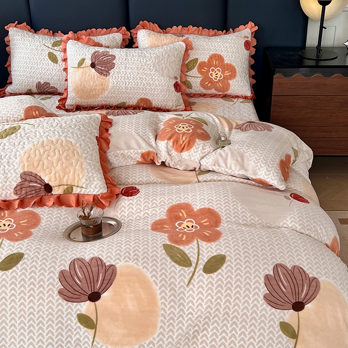 91家纺网 家纺一手货源 找家纺 梦柏家纺 2025新款牛奶绒夹棉床盖四件套 秋意暖花