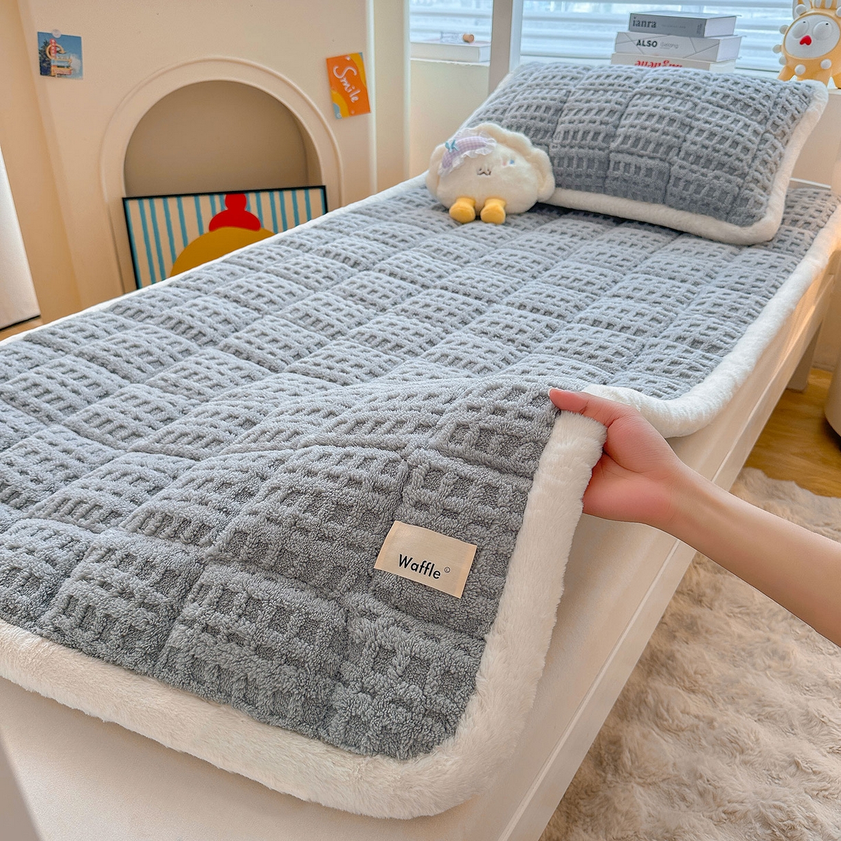 91家纺网 家纺一手货源 找家纺 喜居 2025新款A类华夫格舒棉绒床垫学生床垫床褥子 雅灰