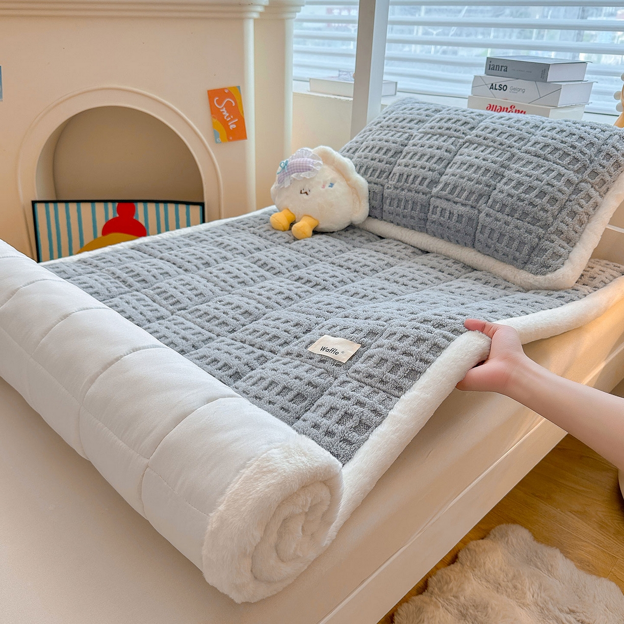91家纺网 家纺一手货源 找家纺 喜居 2025新款A类华夫格舒棉绒床垫学生床垫床褥子 雅灰
