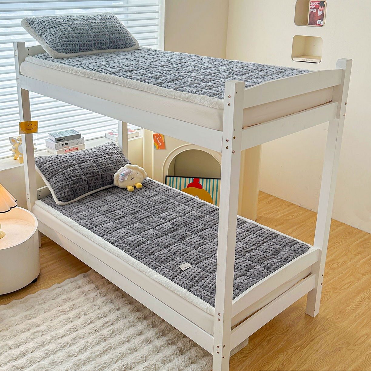 91家纺网 家纺一手货源 找家纺 喜居 2025新款A类华夫格舒棉绒床垫学生床垫床褥子 雅灰