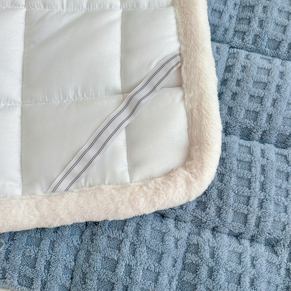 91家纺网 家纺一手货源 找家纺 喜居 2025新款A类华夫格舒棉绒床垫学生床垫床褥子 云蓝