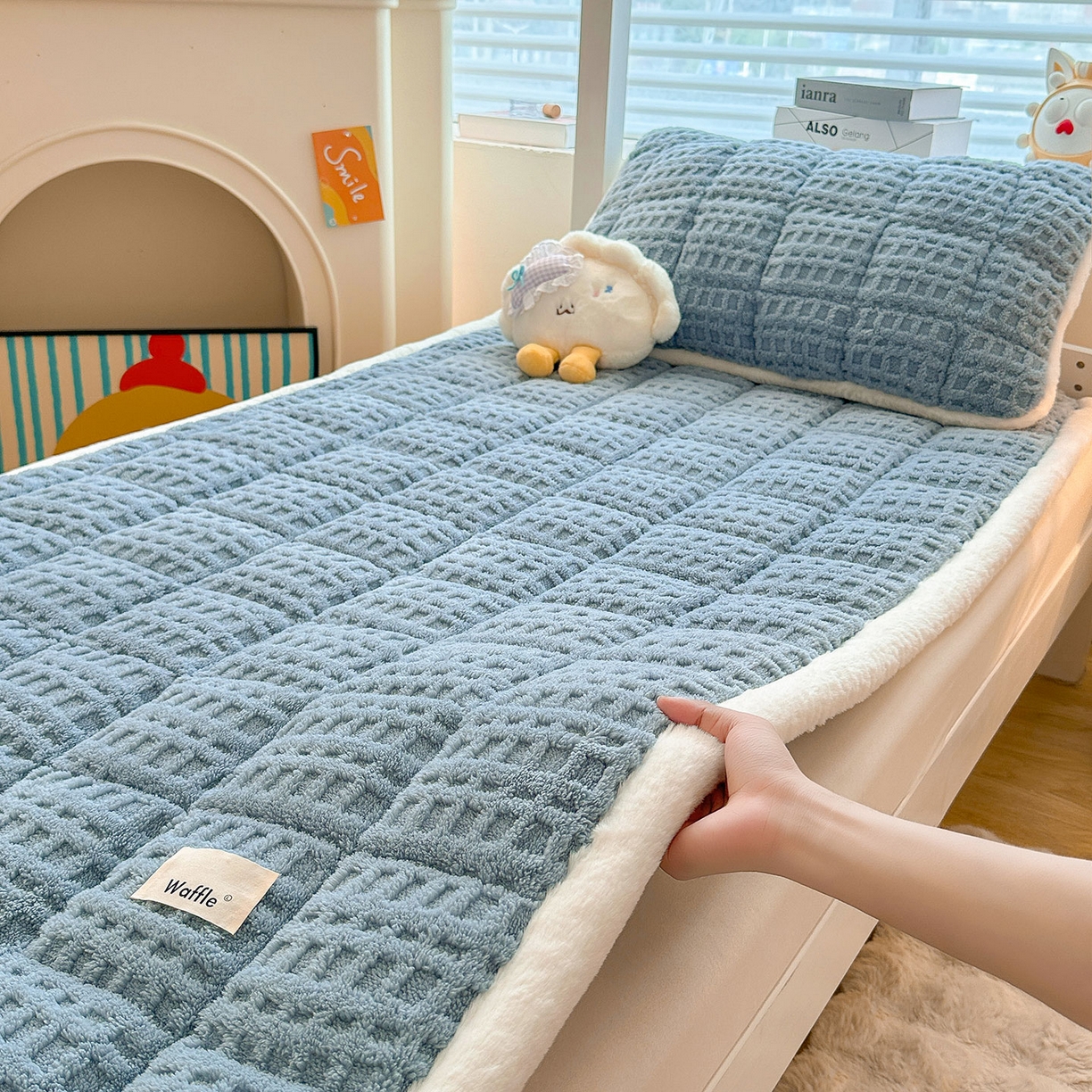 91家纺网 家纺一手货源 找家纺 喜居 2025新款A类华夫格舒棉绒床垫学生床垫床褥子 云蓝