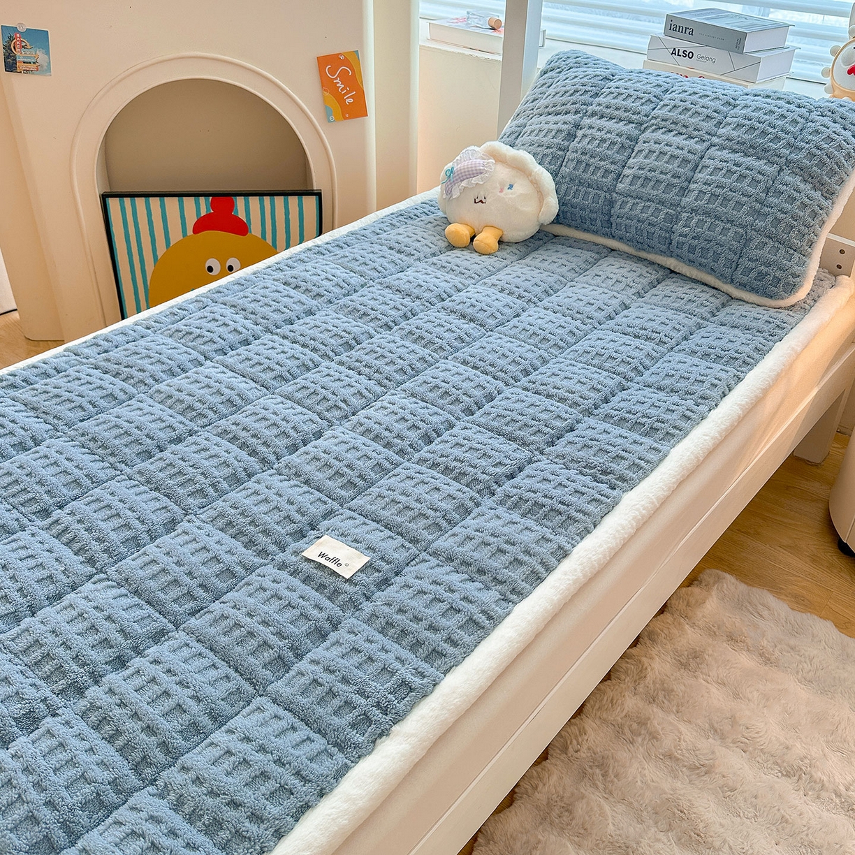 91家纺网 家纺一手货源 找家纺 喜居 2025新款A类华夫格舒棉绒床垫学生床垫床褥子 云蓝