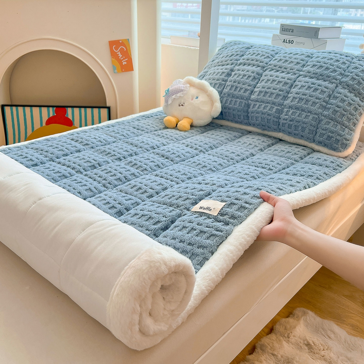 91家纺网 家纺一手货源 找家纺 喜居 2025新款A类华夫格舒棉绒床垫学生床垫床褥子 云蓝