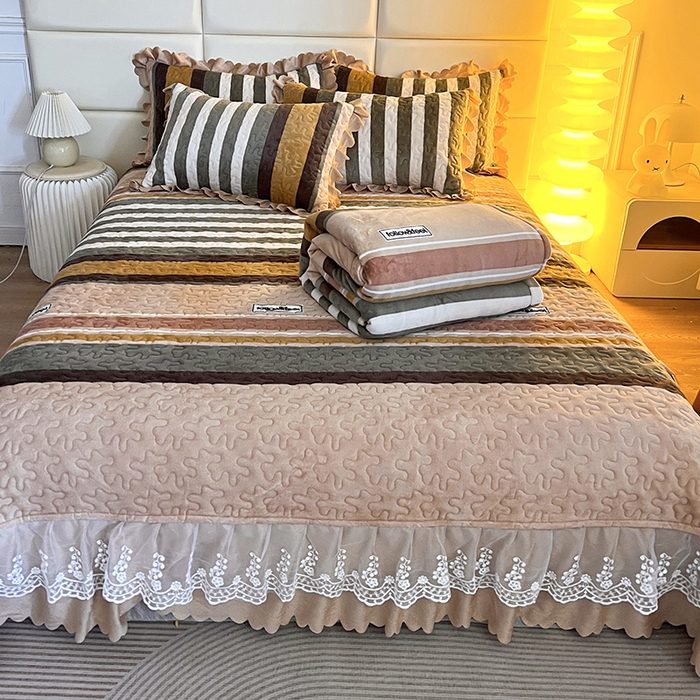 91家纺网 家纺一手货源 找家纺 梦柏家纺 2025新款牛奶绒夹棉床盖四件套 霞光