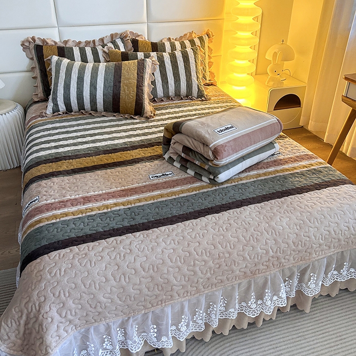 91家纺网 家纺一手货源 找家纺 梦柏家纺 2025新款牛奶绒夹棉床盖四件套 霞光