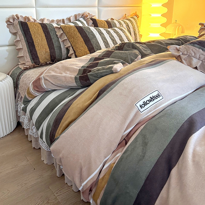 91家纺网 家纺一手货源 找家纺 梦柏家纺 2025新款牛奶绒夹棉床盖四件套 霞光