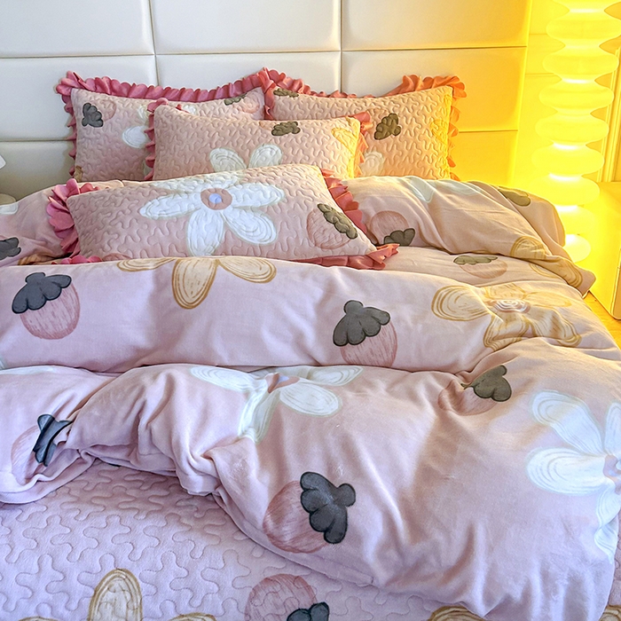 91家纺网 家纺一手货源 找家纺 梦柏家纺 2025新款牛奶绒夹棉床盖四件套 香甜