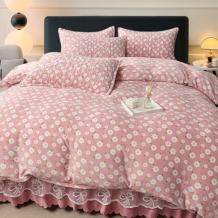 91家纺网 家纺一手货源 找家纺 梦柏家纺 2025新款牛奶绒夹棉床盖四件套 小碎花