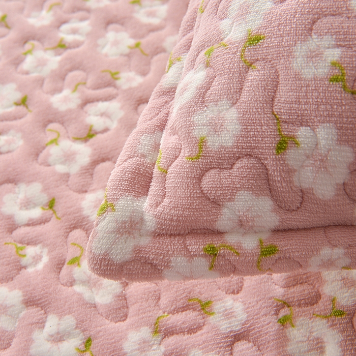 91家纺网 家纺一手货源 找家纺 梦柏家纺 2025新款牛奶绒夹棉床盖四件套 小碎花