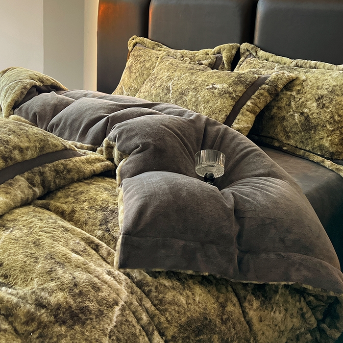 91家纺网 家纺一手货源 找家纺 极简 2025新款兔毛绒牛奶绒宽边四件套 芙洛-绿