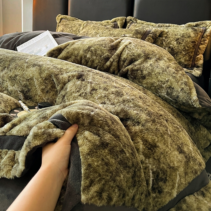 91家纺网 家纺一手货源 找家纺 极简 2025新款兔毛绒牛奶绒宽边四件套 芙洛-绿