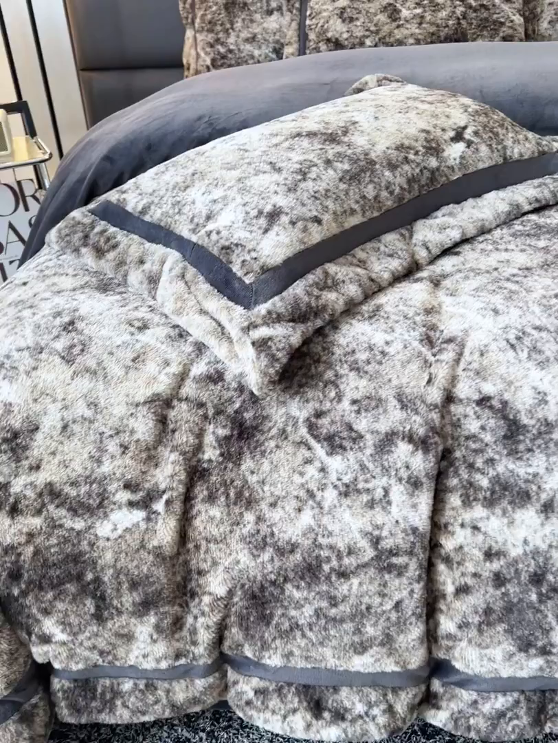 91家纺网 家纺一手货源 找家纺 极简 2025新款兔毛绒牛奶绒宽边四件套 芙洛-绿