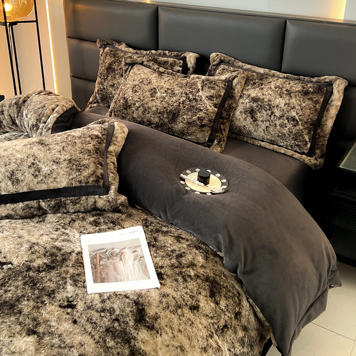 91家纺网 家纺一手货源 找家纺 极简 2025新款兔毛绒牛奶绒宽边四件套 芙洛-灰