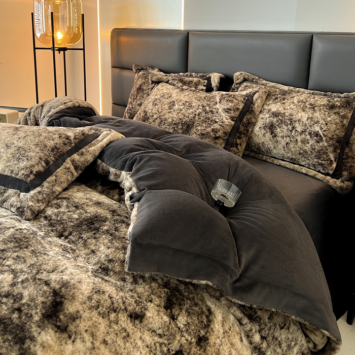 91家纺网 家纺一手货源 找家纺 极简 2025新款兔毛绒牛奶绒宽边四件套 芙洛-灰