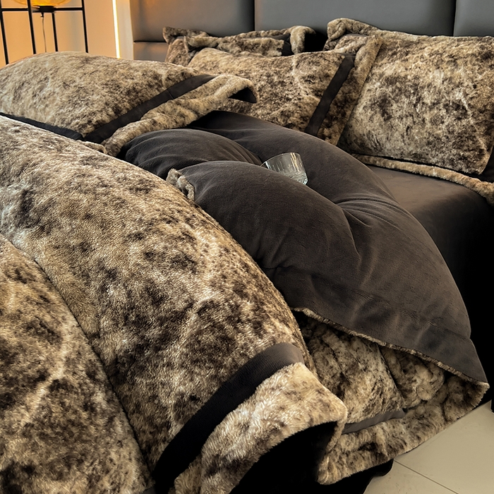 91家纺网 家纺一手货源 找家纺 极简 2025新款兔毛绒牛奶绒宽边四件套 芙洛-灰