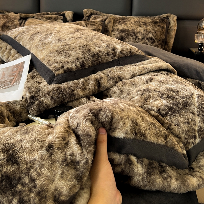 91家纺网 家纺一手货源 找家纺 极简 2025新款兔毛绒牛奶绒宽边四件套 芙洛-灰