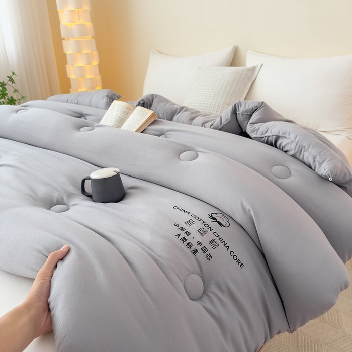 91家纺网 家纺一手货源 找家纺 承柔家纺 2025年新款纯色水洗棉棉花被冬被被子被芯 灰色