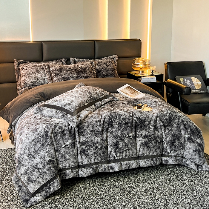 91家纺网 家纺一手货源 找家纺 极简 2025新款兔毛绒牛奶绒宽边四件套 芙洛-蓝