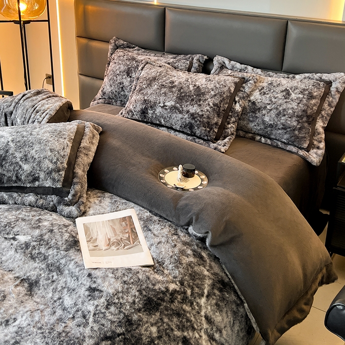 91家纺网 家纺一手货源 找家纺 极简 2025新款兔毛绒牛奶绒宽边四件套 芙洛-蓝