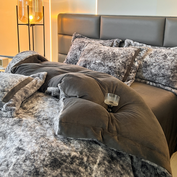 91家纺网 家纺一手货源 找家纺 极简 2025新款兔毛绒牛奶绒宽边四件套 芙洛-蓝