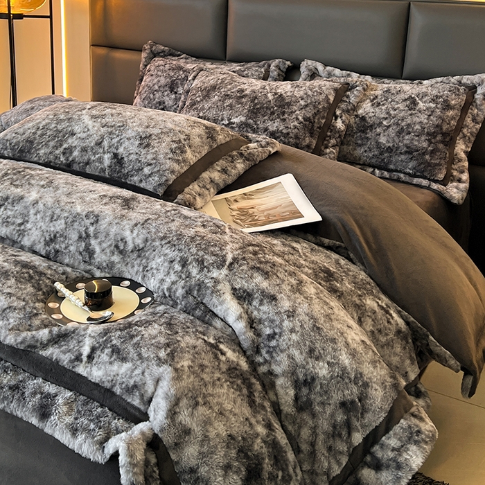 91家纺网 家纺一手货源 找家纺 极简 2025新款兔毛绒牛奶绒宽边四件套 芙洛-蓝