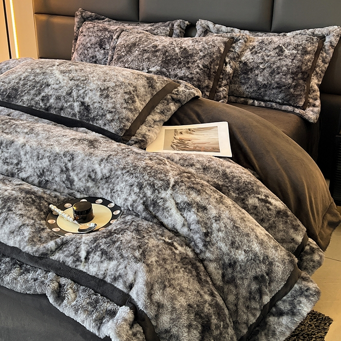 91家纺网 家纺一手货源 找家纺 极简 2025新款兔毛绒牛奶绒宽边四件套 芙洛-蓝