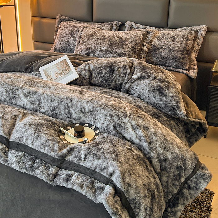 91家纺网 家纺一手货源 找家纺 极简 2025新款兔毛绒牛奶绒宽边四件套 芙洛-蓝