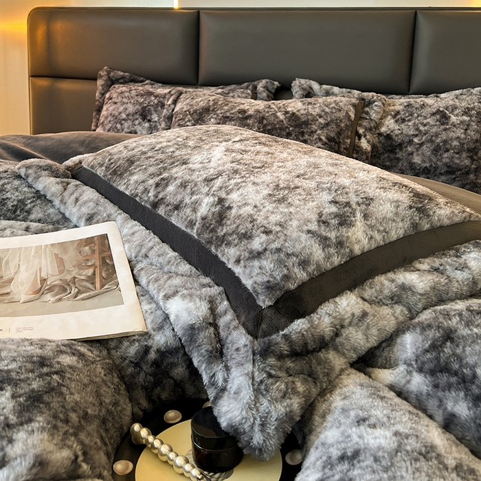 91家纺网 家纺一手货源 找家纺 极简 2025新款兔毛绒牛奶绒宽边四件套 芙洛-蓝