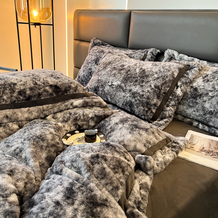 91家纺网 家纺一手货源 找家纺 极简 2025新款兔毛绒牛奶绒宽边四件套 芙洛-蓝