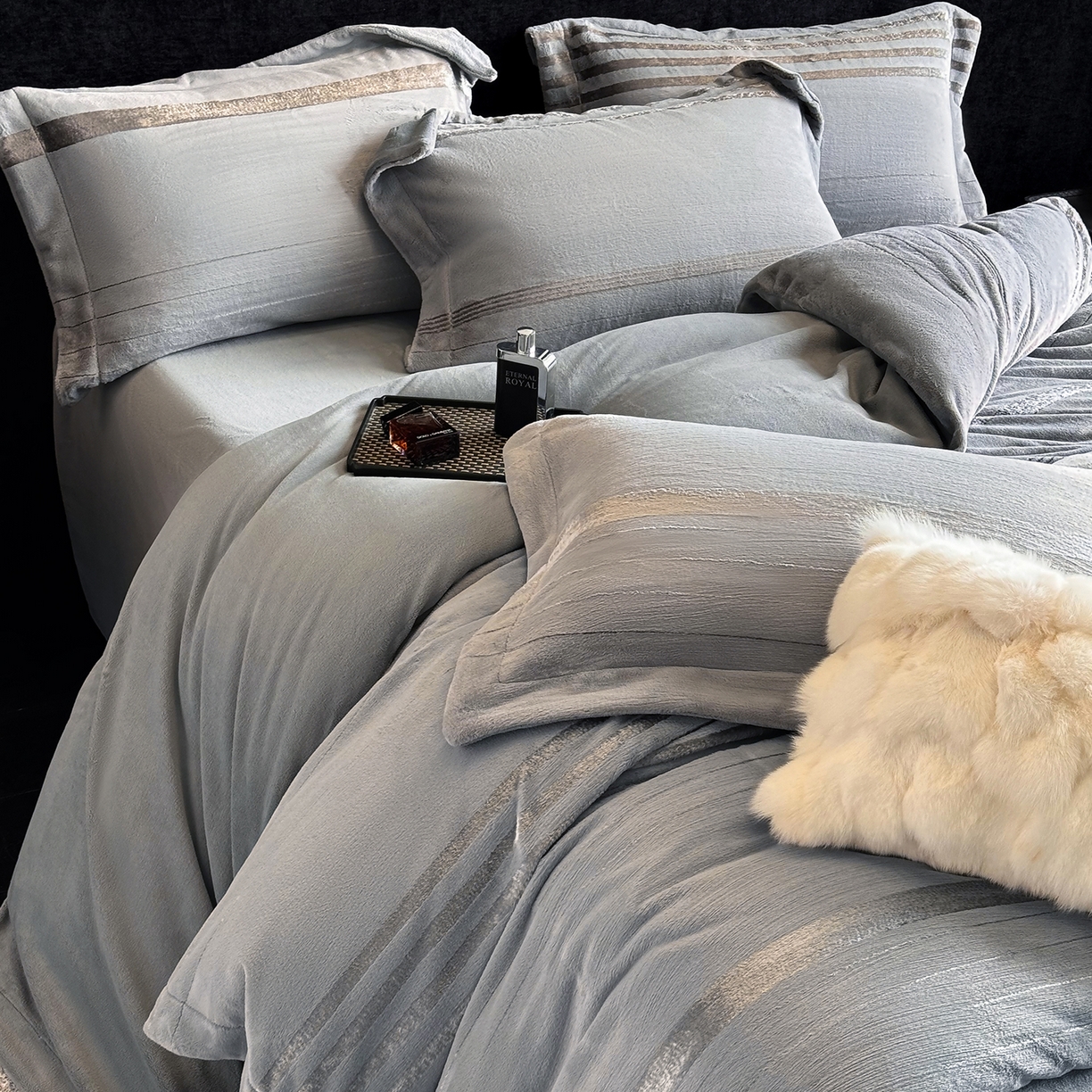91家纺网 家纺一手货源 找家纺 奥汀洛家纺 2025新款高克重托卡斯雪貂绒牛奶绒四件套-瑞拉系列 瑞拉-灰