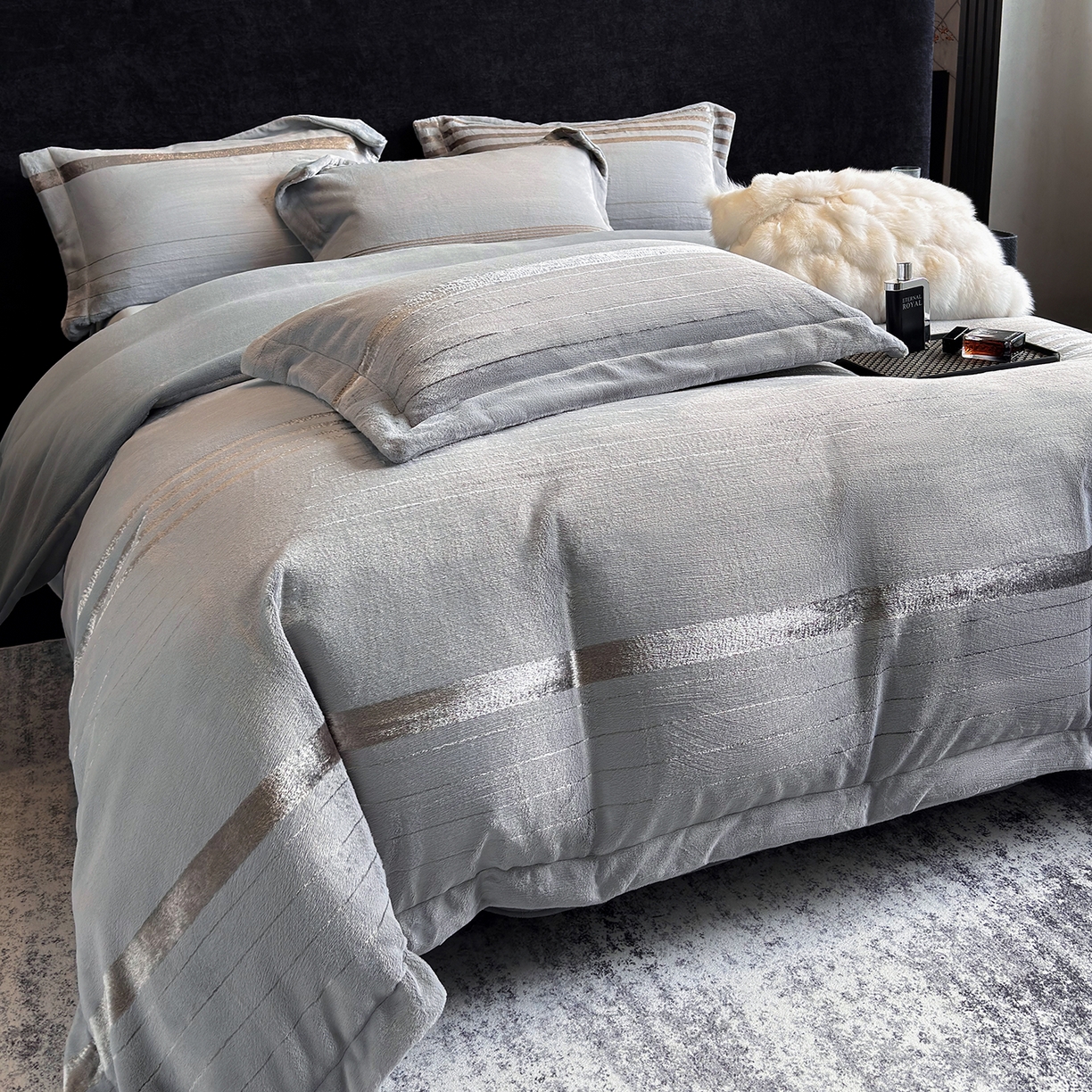 91家纺网 家纺一手货源 找家纺 奥汀洛家纺 2025新款高克重托卡斯雪貂绒牛奶绒四件套-瑞拉系列 瑞拉-灰